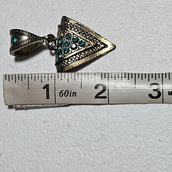 Vintage Brass Pendant Emerald Green Rhinestones Intricate Detailing Fashion - Picture 6 of 6